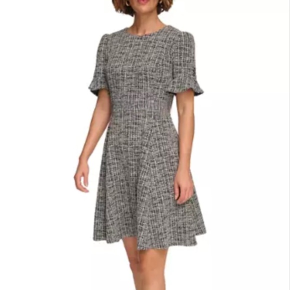 NWOT DKNY Black & White Stretch Woven Fit & Flare Bell Sleeve Dress US Size 8 - Picture 1 of 9